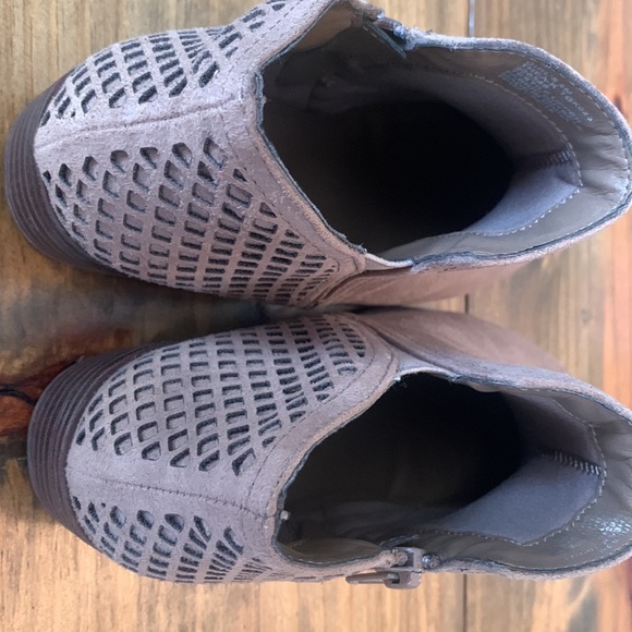 Mia kids slip on boots size 2 - Picture 5 of 5